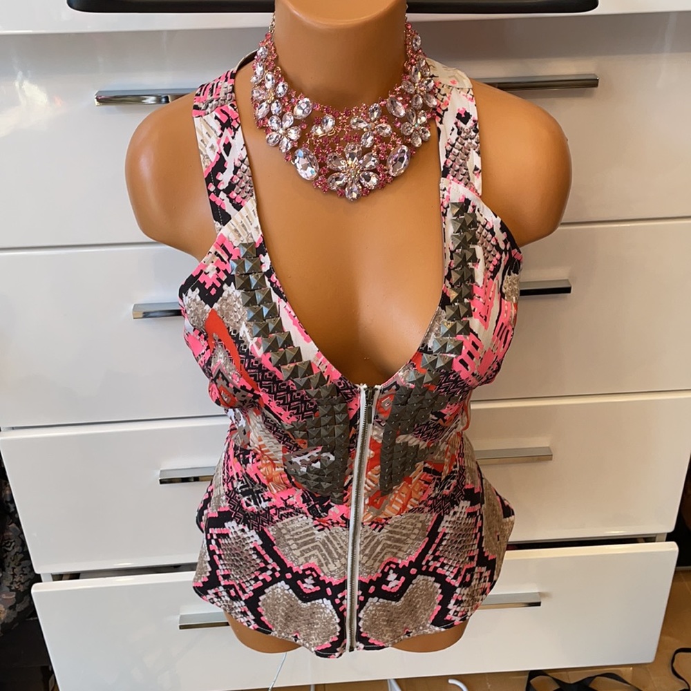 2b Bebe Peplum Top